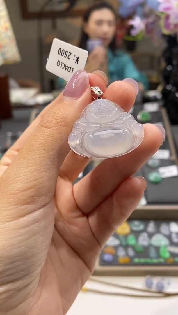 颈饰18K金镶嵌翡翠佛公