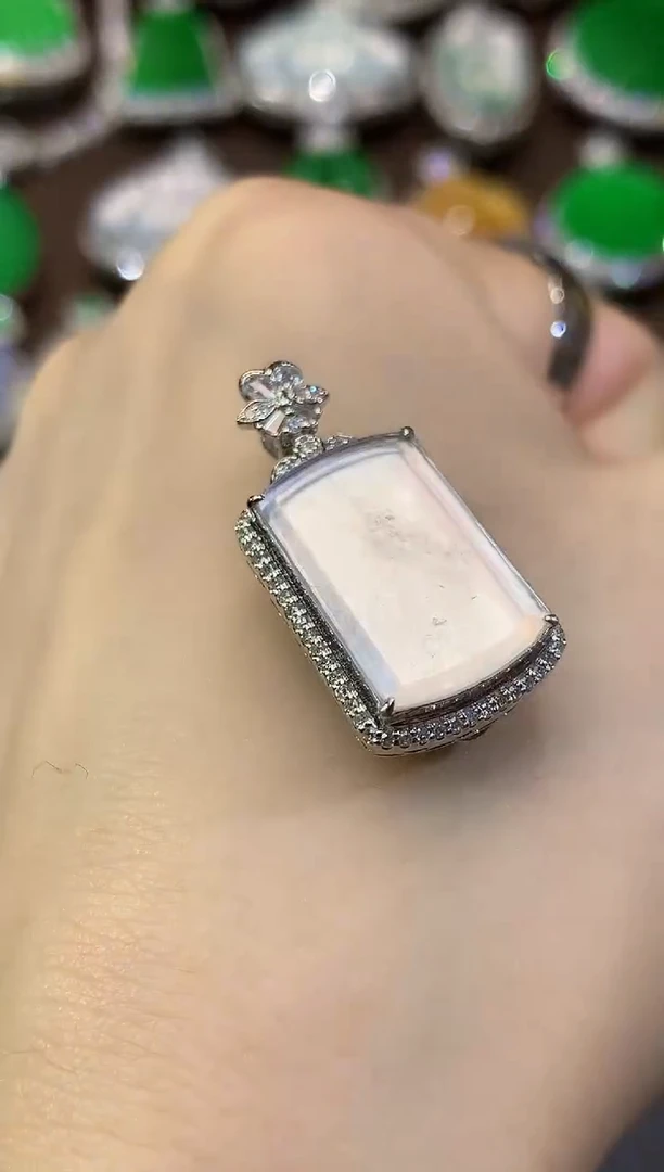 吊坠(不含链)18K金镶嵌翡翠D9