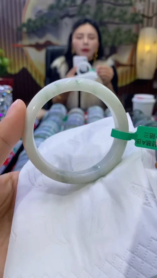 【闪购商品】翡翠手镯未镶嵌多人09206