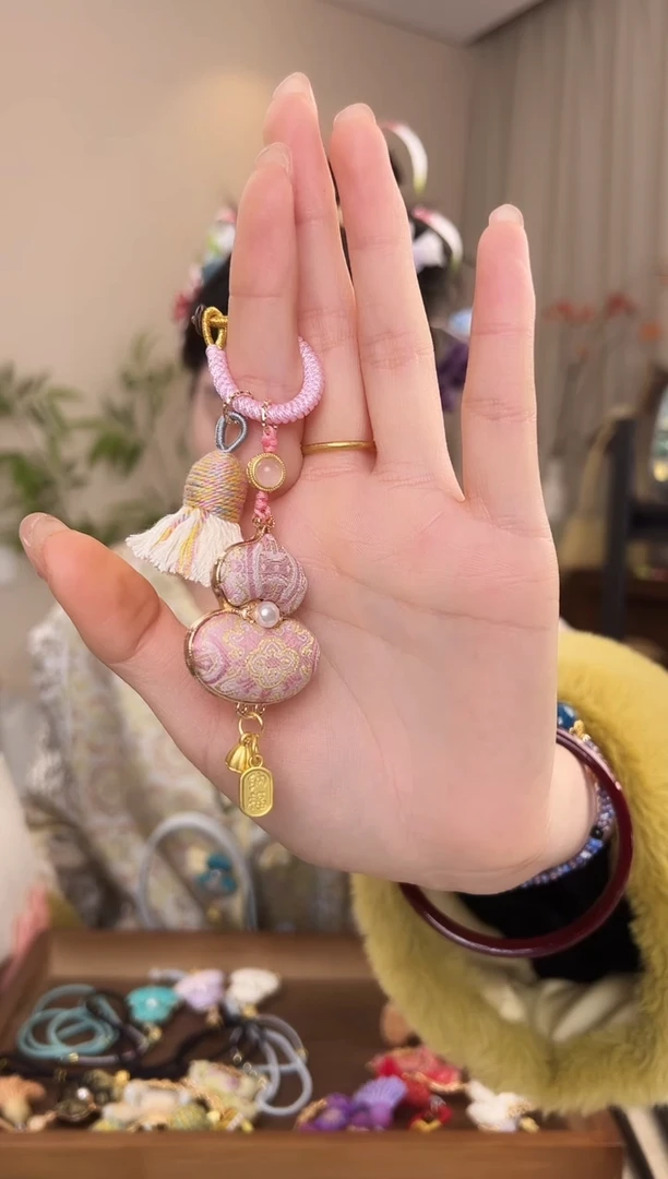 刺绣s****a粉色葫芦包挂