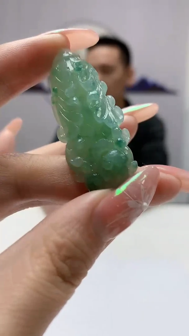 【闪购商品】定制翡翠未镶嵌3916DD-毛货挂件100