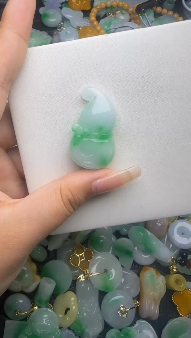 翡翠未镶嵌颈饰天然缅甸翡翠吊坠