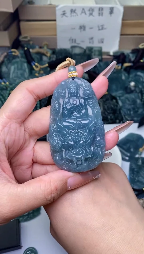 颈饰未镶嵌翡翠