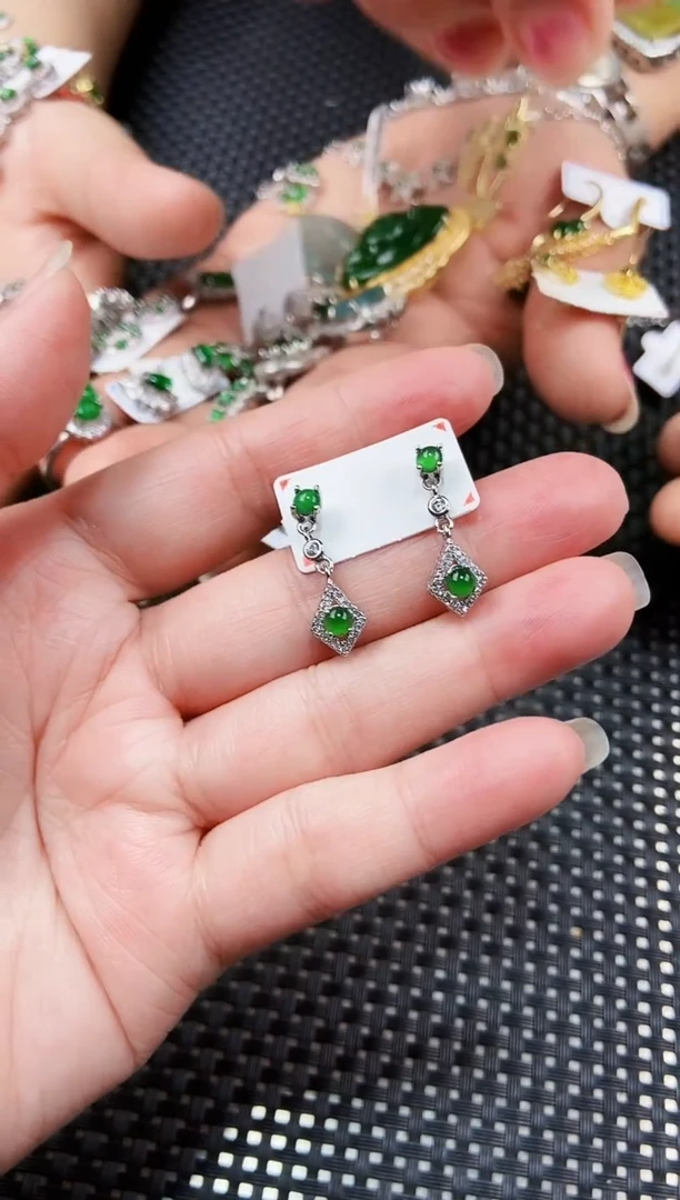 【闪购商品】翡翠耳饰未镶嵌111111111
