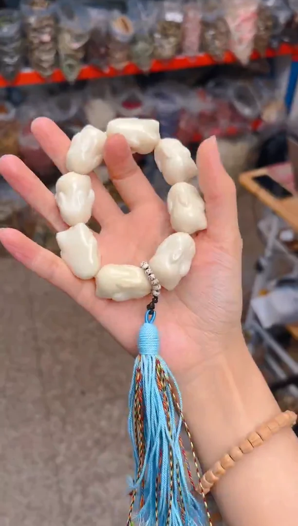 吊坠菩提根/象牙果R**兔白色趴趴兔手持