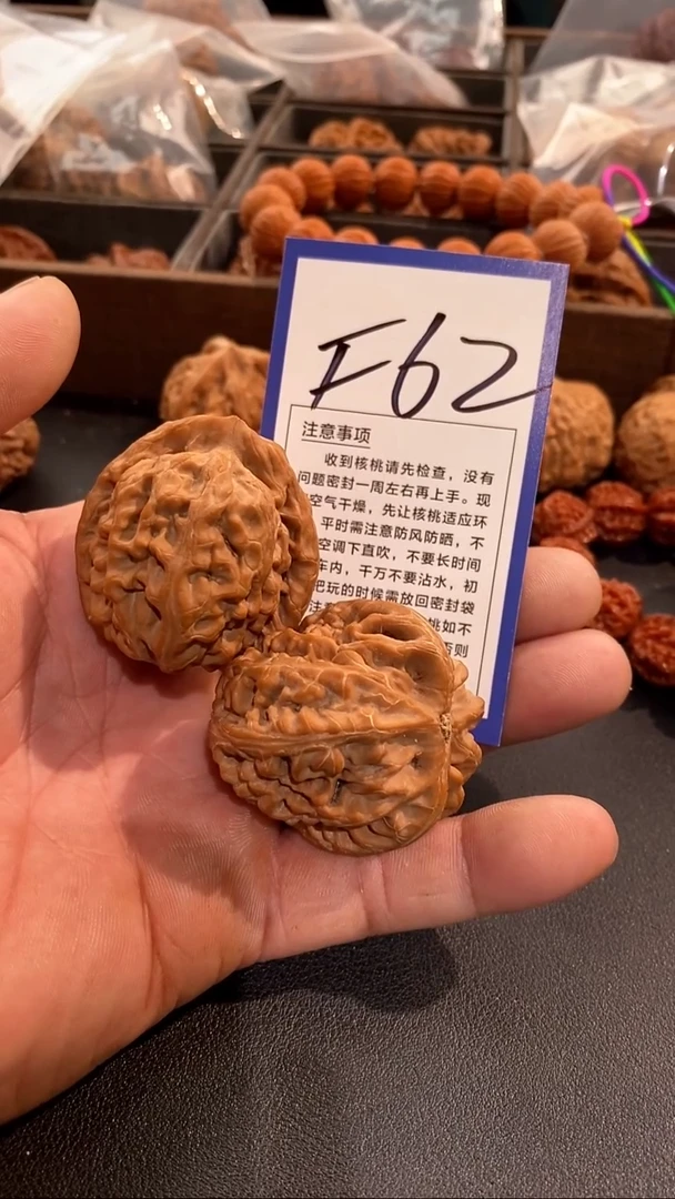 把件文玩核桃红锦鲤