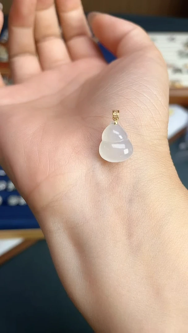 颈饰18K金镶嵌翡翠2025120601