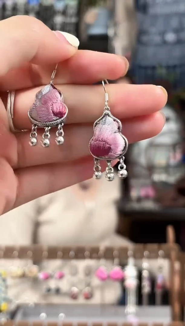 织绣民族风非遗老绣饰品130