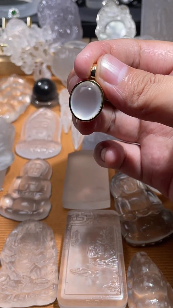 颈饰未镶嵌石英质玉无