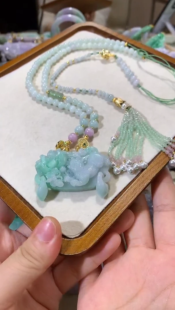 颈饰未镶嵌翡翠吊坠