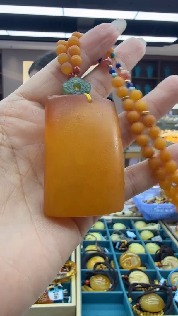 琥珀颈饰未镶嵌137秒拍号 假一罚三