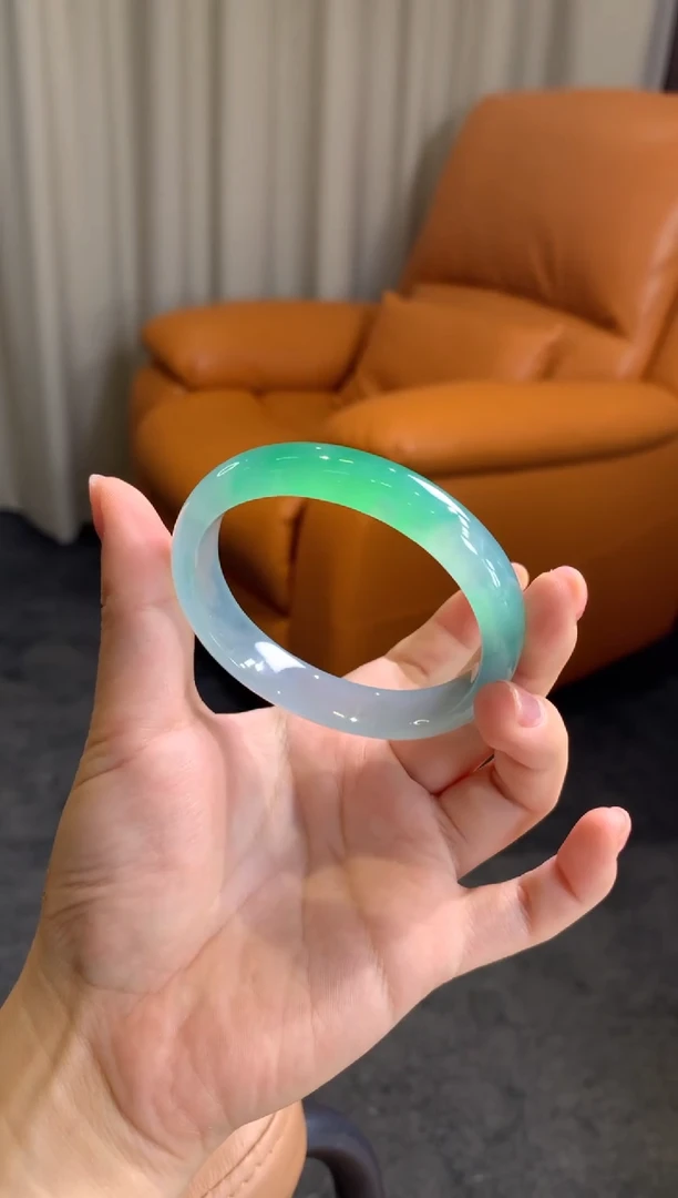 翡翠手镯未镶嵌冰飘绿贵妃