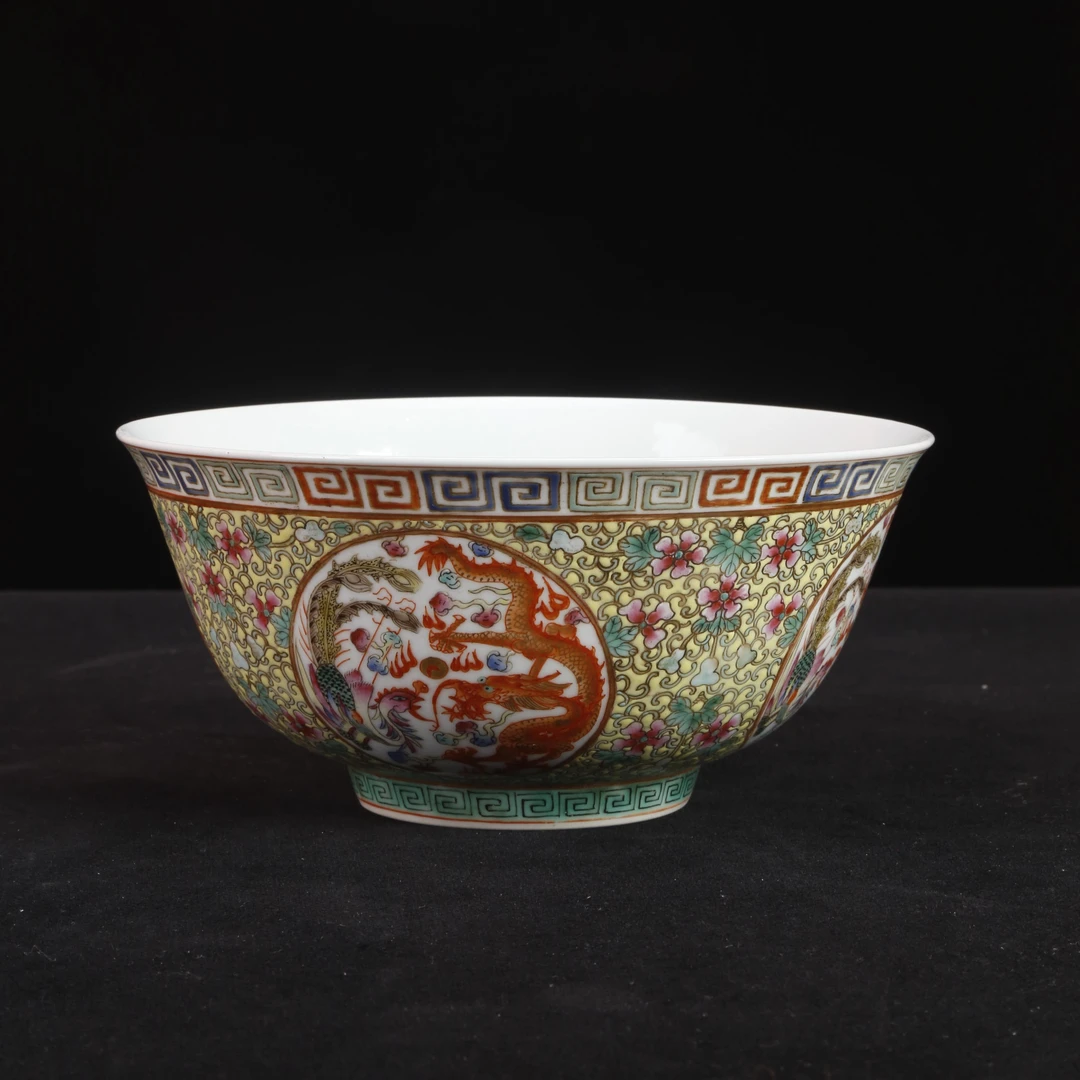 清光绪 黄地粉彩葫芦花开窗龙凤呈祥图碗