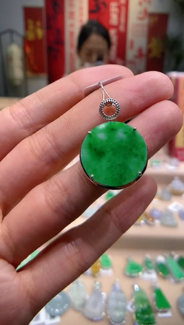 【闪购商品】翡翠吊坠(不含链)18K金镶嵌无事牌