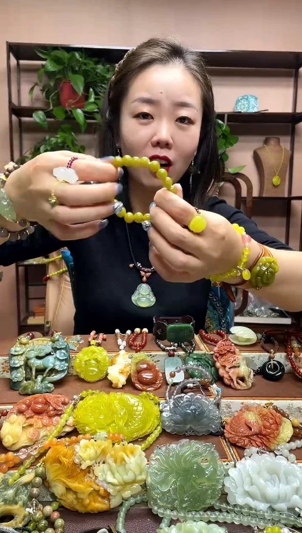 未镶嵌岫玉手串多样性发货发其中之一
