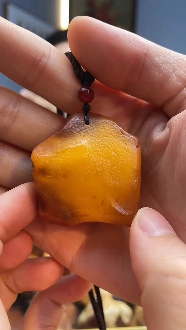 未镶嵌颈饰琥珀吊坠