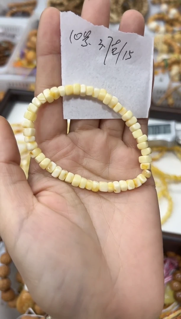 蜜蜡吊坠(赠链)未镶嵌10号3.7克*15