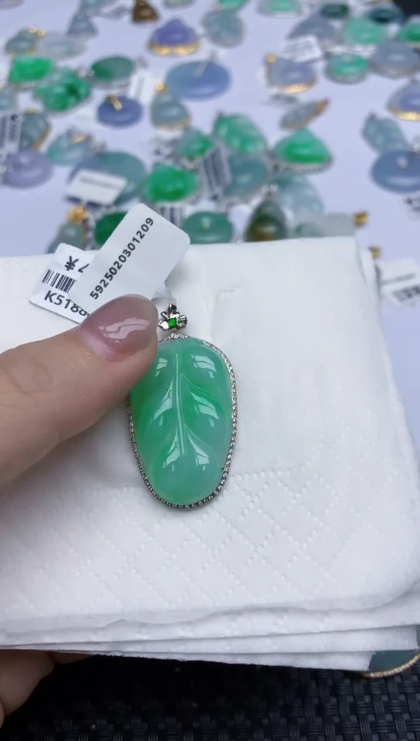 【闪购商品】翡翠颈饰18K金镶嵌天然翡翠A货