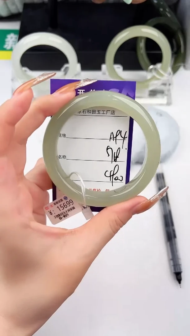 和田玉手镯未镶嵌94颜色微差无瑕