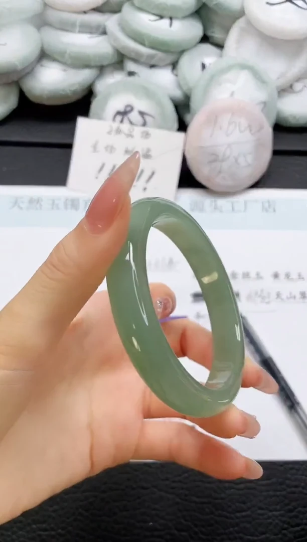 石英质玉手镯未镶嵌98-62