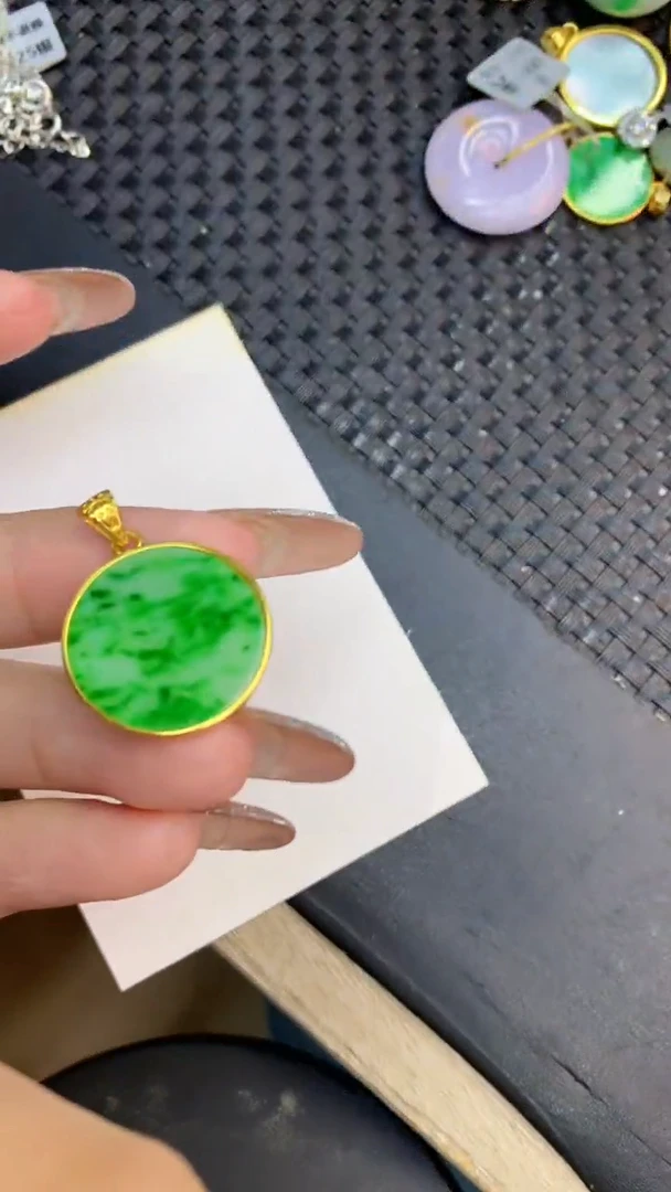 颈饰未镶嵌翡翠1