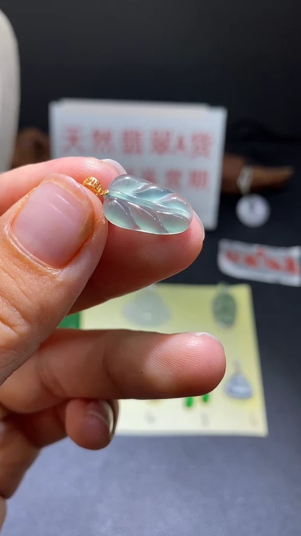 翡翠18K金镶嵌颈饰翡翠吊坠3
