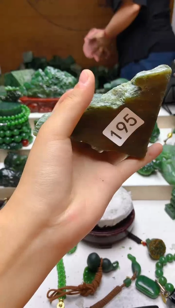 未镶嵌和田玉（碧玉）珠宝半成品1