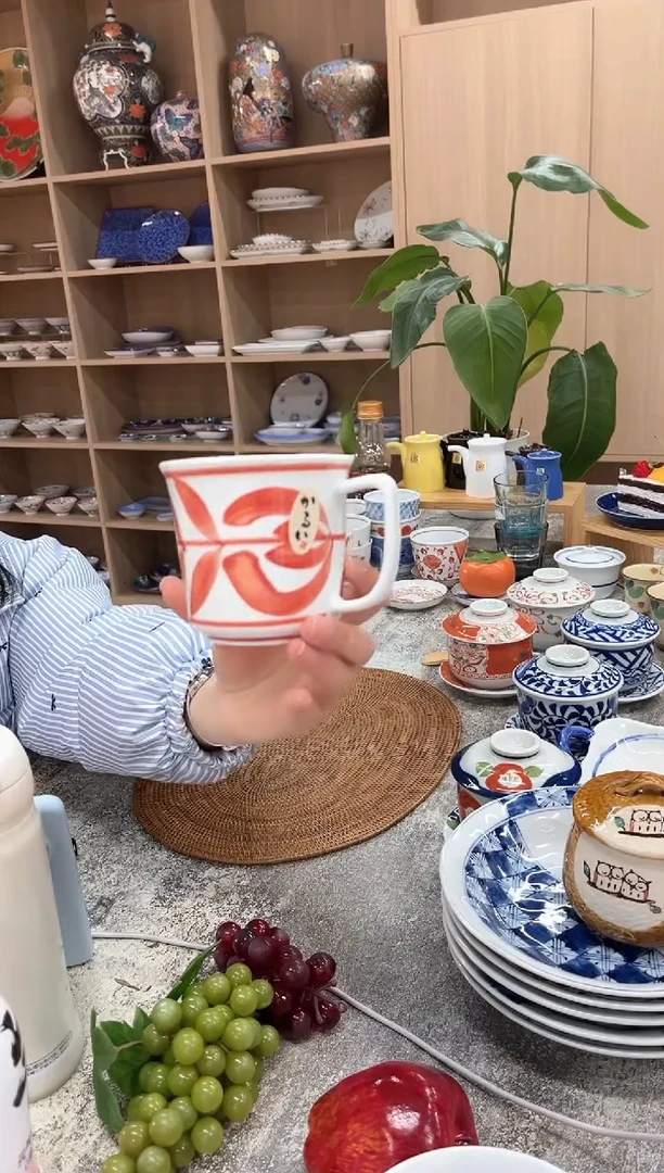 【闪购商品】瓷片廻り花 軽量マグ 赤