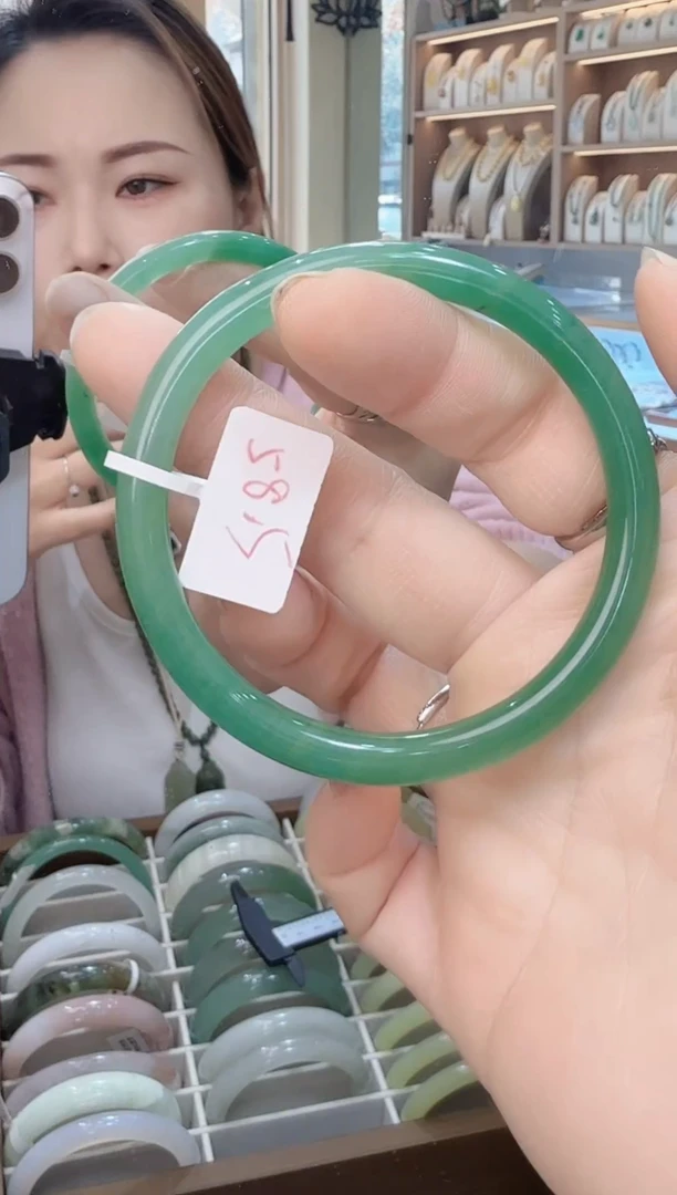 未镶嵌手镯石英质玉58.5口径（）拍2单发货