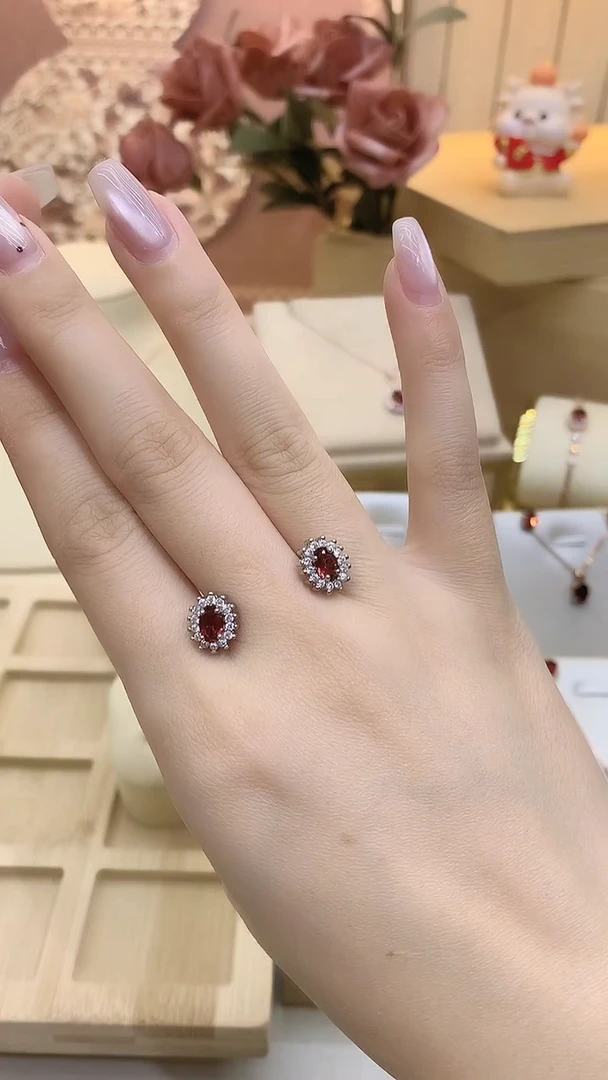 未镶嵌耳饰石榴石戴妃