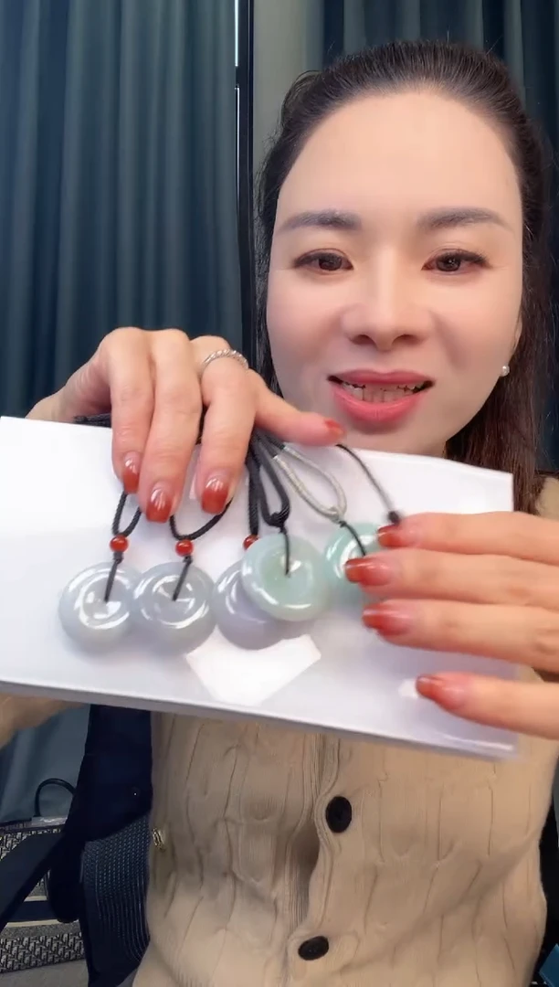 颈饰未镶嵌翡翠平安扣-多样性发一