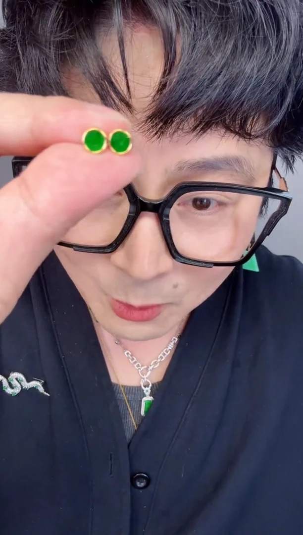 【闪购商品】翡翠颈饰未镶嵌一对