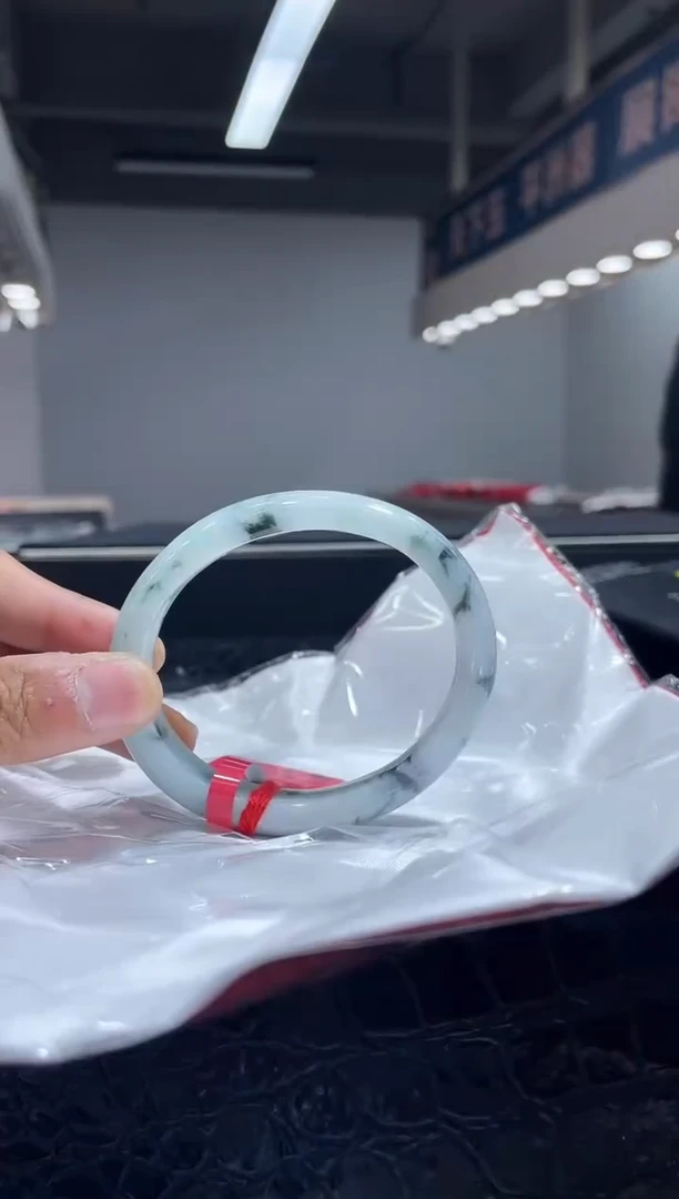 未镶嵌手镯（贵妃镯）翡翠16