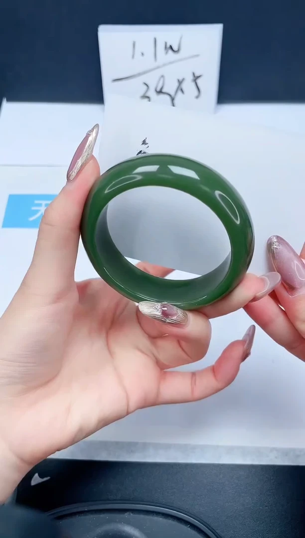 【闪购商品】石英质玉手镯未镶嵌83-53.3