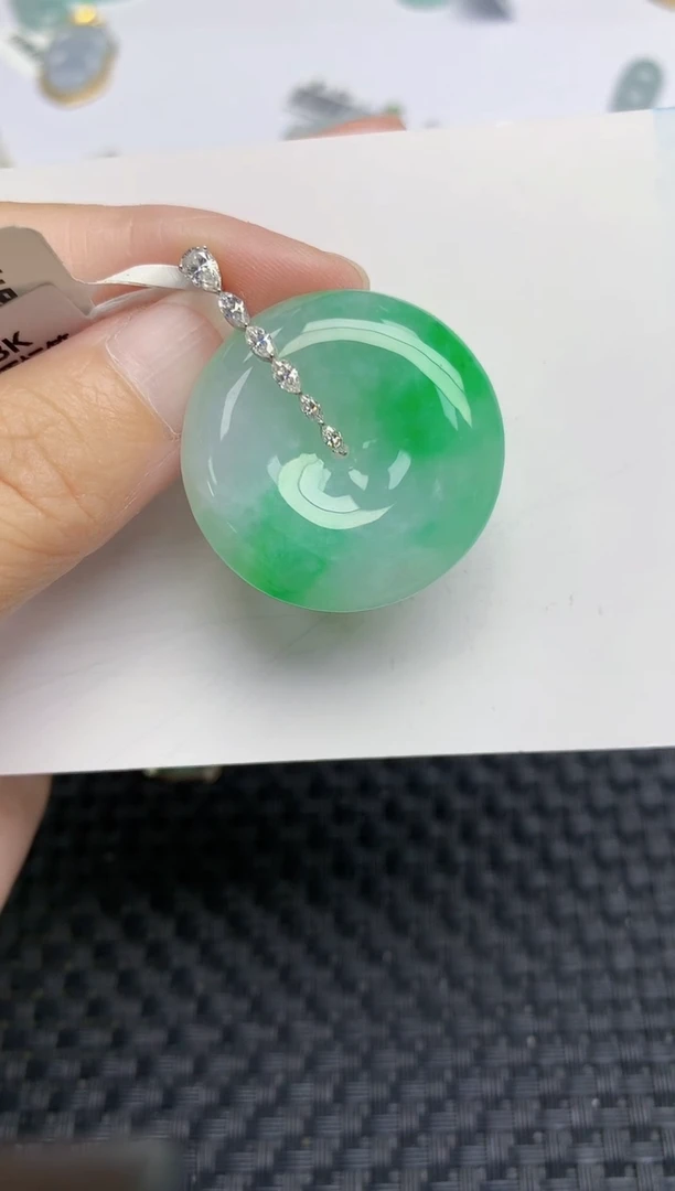 翡翠18K金镶嵌颈饰天然A货翡翠