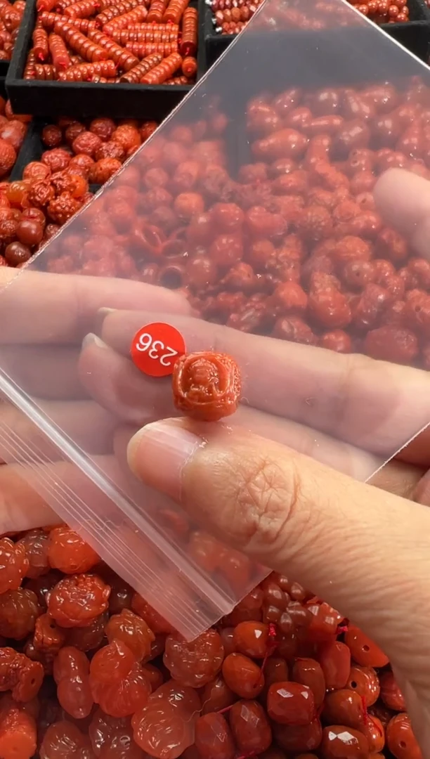 颈饰未镶嵌南红玛瑙1