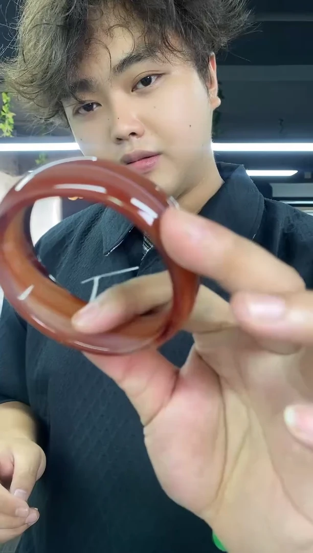 玛瑙/玉髓手镯未镶嵌63圈口多样性发其一颜色微差
