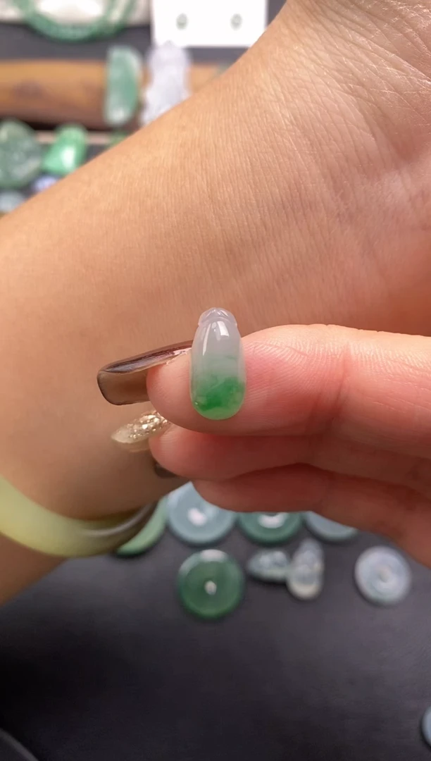 颈饰未镶嵌翡翠福瓜