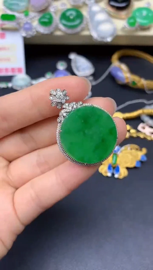 颈饰18K金镶嵌翡翠117-翡翠雪姐天天见