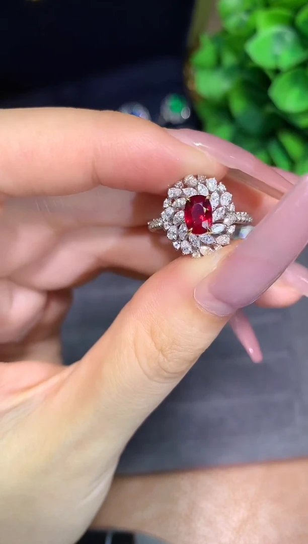 18K金镶嵌戒指红宝石0.75CT