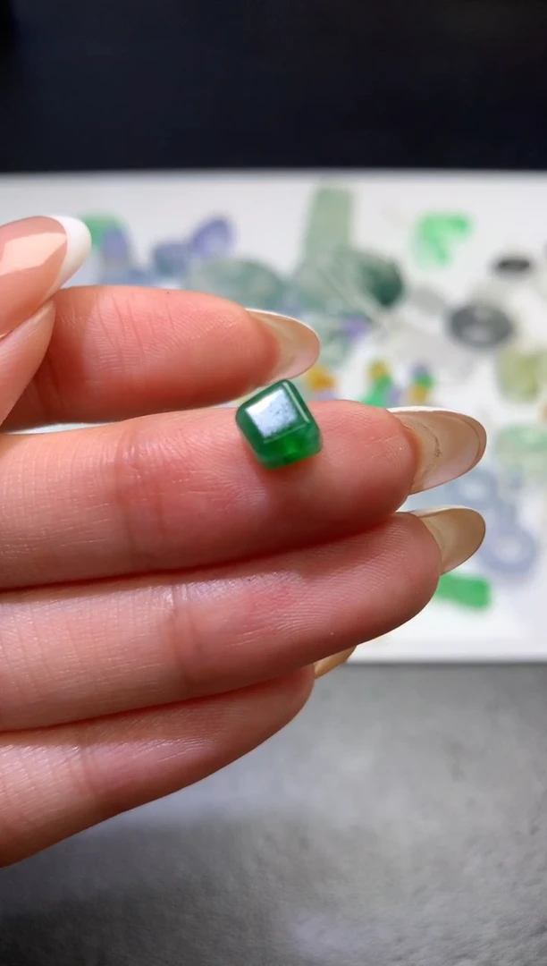 未镶嵌定制翡翠毛货 6.5-6-4.2