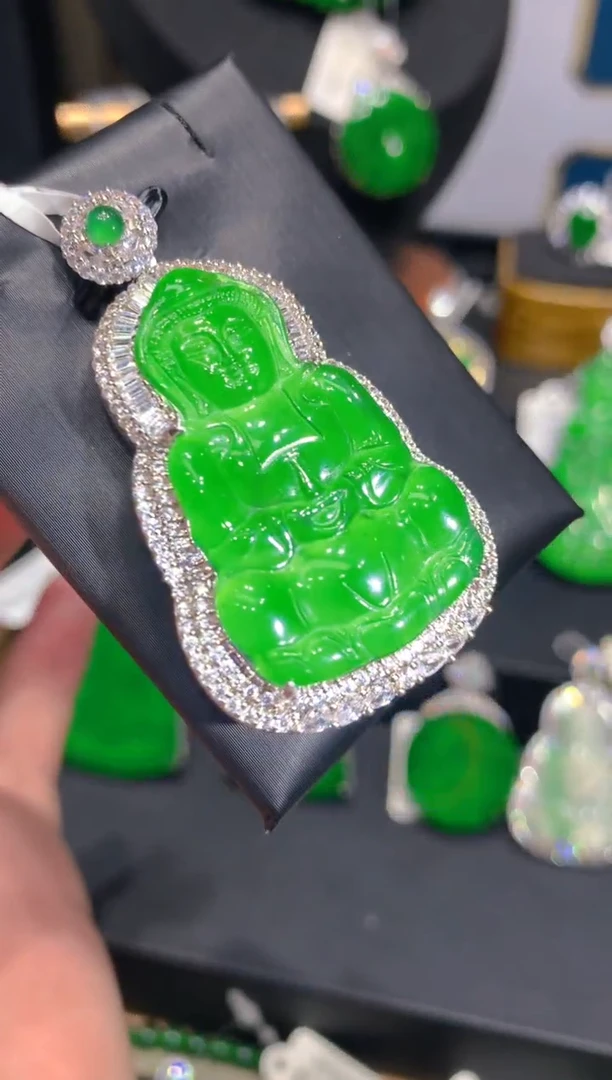 翡翠未镶嵌颈饰42一季