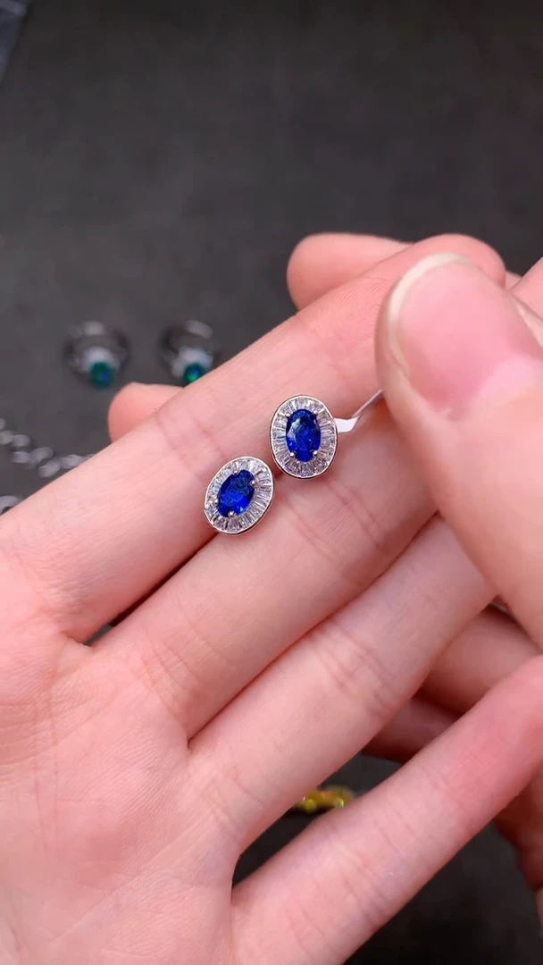 【闪购商品】蓝宝石耳饰银S925镶嵌....