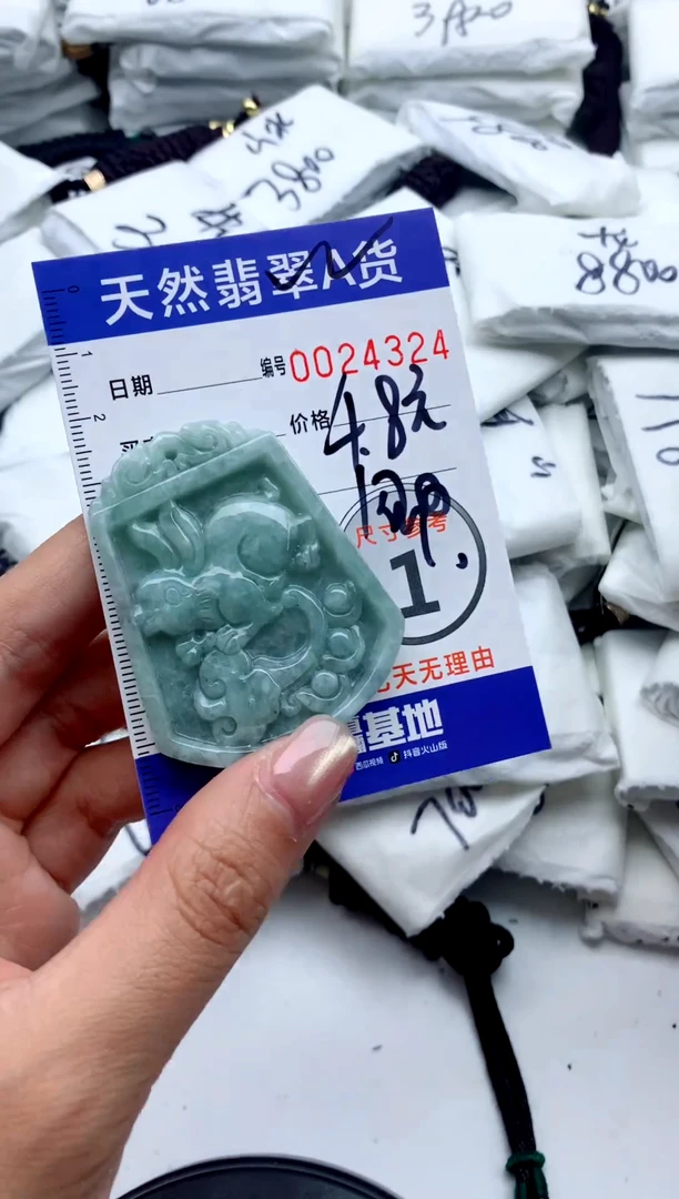 翡翠未镶嵌颈饰555555555555