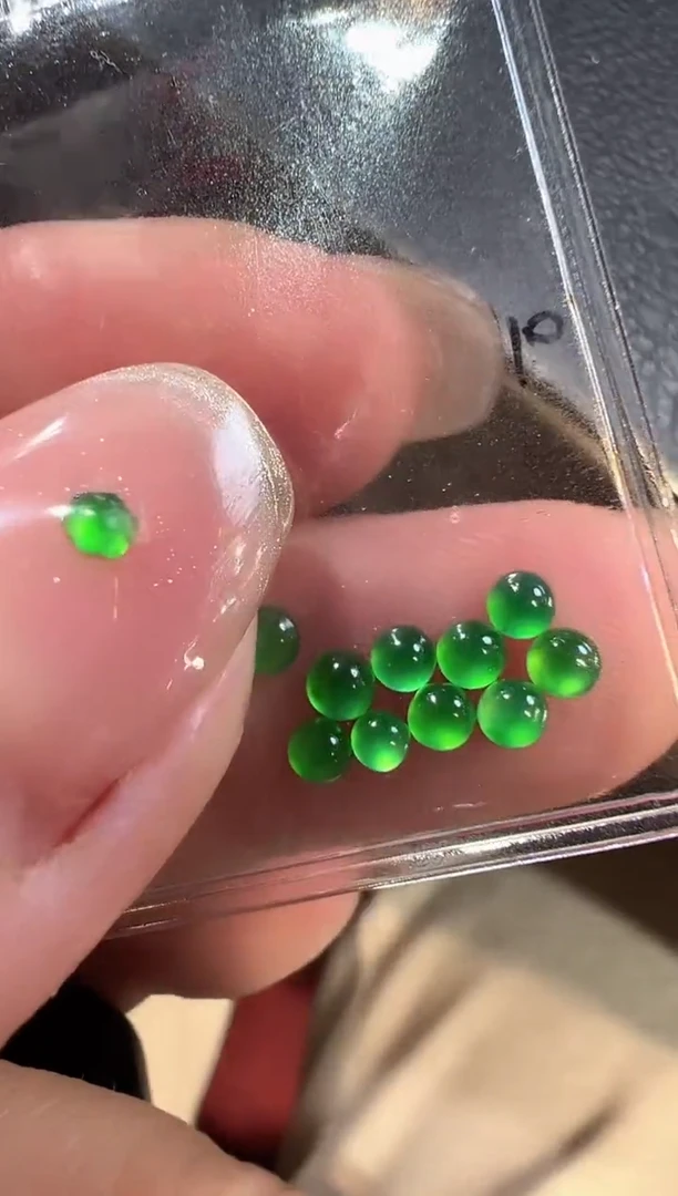 【闪购商品】翡翠颈饰未镶嵌蛋面
