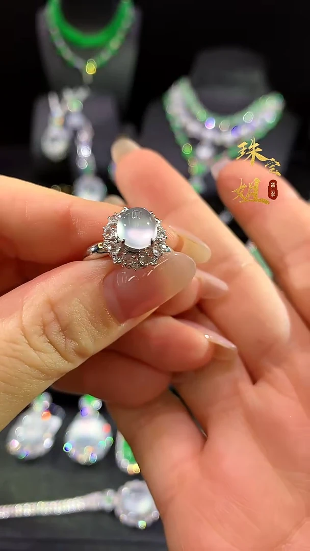 18K金镶嵌戒指翡翠戒指