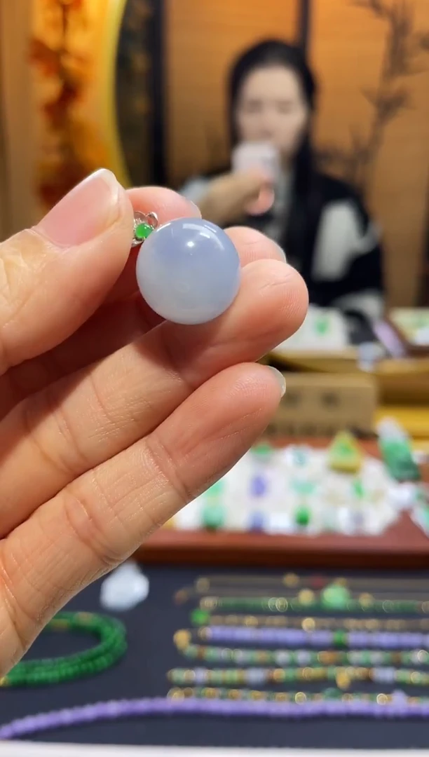 颈饰18K金镶嵌翡翠18K金镶嵌