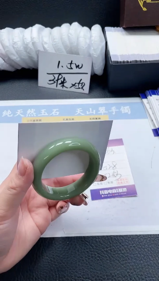 【闪购商品】石英质玉手镯未镶嵌263-52