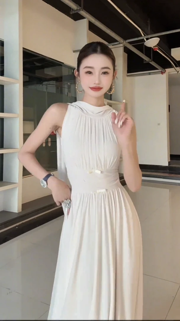 2025韩版名媛时尚气质收腰显瘦无袖挂脖连衣裙子女装夏季海边长裙