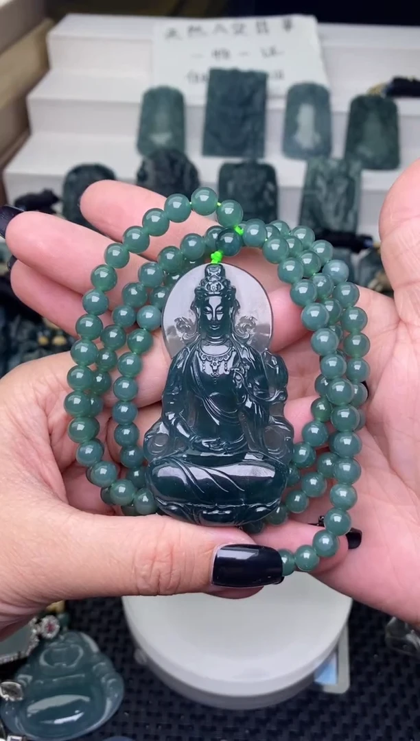 颈饰未镶嵌翡翠